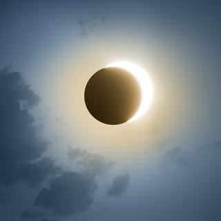 Il ne s’était pas produit d’éclipse totale de Soleil aussi près de nous depuis 1999. Alors, ne manquez pas celle qui s’annonce le 12&nbsp;août prochain. Tout ce qu’il faut savoir est ici, car un seul petit détail pourrait gâcher 99&nbsp;% de votre spectacle. © peterschreiber.media, Adobe Stock