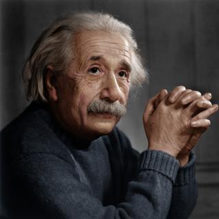 Sessenta anos após a sua morte e um século após a descoberta da relatividade geral, o legado de Einstein ainda está muito vivo. © InformiguelCarreño, Wikimeida Commons, CC by-sa 4.0