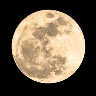 Por que vemos sempre o mesmo lado da Lua da Terra? © Aun Fotógrafo, Shutterstock