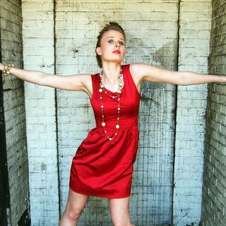 Le rouge serait-il la couleur du sexe plutôt que de l&#39;amour ? Depuis plusieurs millénaires, les femmes se maquillent et n&#39;hésitent pas à apposer du rouge sur leurs lèvres ou leurs ongles. À d&#39;autres époques, les femmes ont même été comparées au diable. Était-ce parce que leur tenue incitait les hommes au péché ? © Brandon Chritsopher Warren, Flickr, cc by nc 2.0