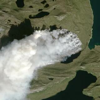 Le satellite Landsat 8 a capturé notre image de la semaine en août 2017. Elle montra un important feu de forêt dans l’ouest du Groenland. © Jesse Allen, Nasa Earth Observatory, Données Landsat Institut d’études géologiques des États-Unis