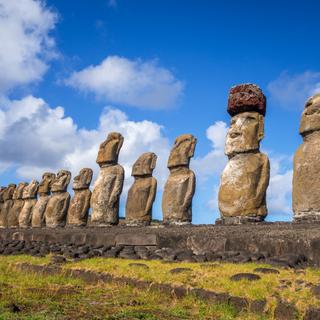 Moais da Ilha de Páscoa. © Daboost, Adobe Stock