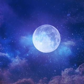 Une semaine avant de se glisser entre notre Terre et le Soleil pour nous offrir le spectacle d’une éclipse, notre Lune subira l’assaut d’un débris spatial. © Turgut, Adobe Stock