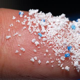 Pesquisadores de várias universidades desenvolveram um modelo computacional de dinâmica de fluidos para analisar o caminho dos microplásticos até o trato respiratório superior. © Pcess609, Adobe Stock