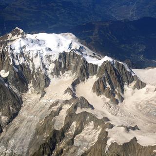 Le sommet du mont Blanc a dégelé ce week-end du 28-29 juin 2025. L’isotherme 0 °C est montée&nbsp;à 5 136 mètres d’altitude. Un record pour un mois de juin. © Joe MiGo, Wikipedia, CC by-SA 3.0