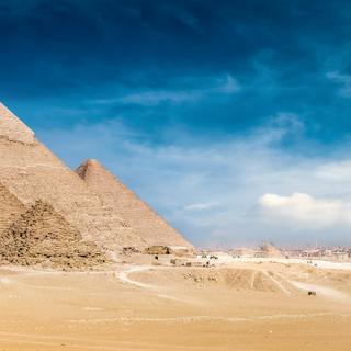 A Grande Pirâmide de Gizé é a maior de todas. E a única maravilha do mundo antigo que ainda sobrevive hoje. E os investigadores querem investigá-lo com raios cósmicos para revelar os seus segredos. © Günter Albers, Adobe Stock  