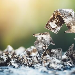 No papel, existem materiais infinitamente recicláveis. Mas, na realidade, as coisas costumam ser um pouco mais complicadas. © Joaquín Corbalan, Adobe Stock