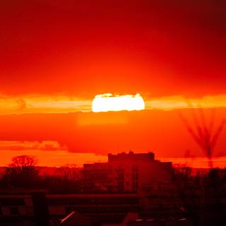 La multiplication des « nuits tropicales », où la température ne descend plus sous les 20&nbsp;°C, constitue l’un des marqueurs les plus préoccupants du réchauffement en cours. © Lenaick, Adobe Stock