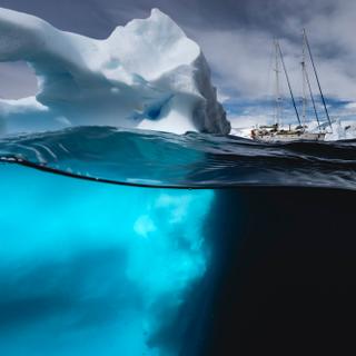 Há várias semanas que os mergulhadores do Under the Pole vivem o seu sonho: explorar as profundezas da Antártida. Não apenas para trazer de volta belas imagens. Acima de tudo para ajudar a ciência e sensibilizar para a essencial conservação deste ambiente excepcional. © Franck Gazzola, Sob o Pólo, DEEPLIFE