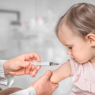 Tal como o vírus da SIDA, mas mais rápido, o vírus do sarampo ataca o sistema imunitário. © andriano_cz, Adobe Stock