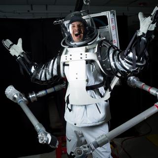 Ces bras robotiques aideraient les astronautes à se relever après une chute sur la Lune. © Ryan A Lannom, Jet Propulsion Laboratory