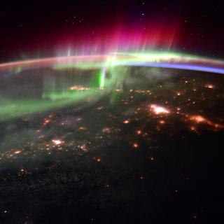 De superbes aurores boréales vues depuis l&#39;espace