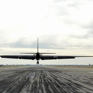 Um avião U-2 Dragon Lady decola nos Estados Unidos, carregando inteligência artificial pela primeira vez. © A1C Luis A. Ruiz-Vázquez