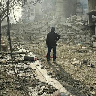 Paisagem de devastação após ataques aéreos israelenses nos subúrbios ao sul de Beirute, 12 de março de 2026. © AFP