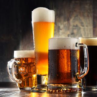 Les scientifiques recommandent de traiter la bière sans alcool avec les mêmes précautions que les aliments. © monticellllo, Adobe Stock