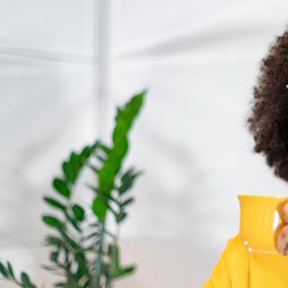 Um estudo realizado com 236 jovens adultos sugere que a cafeína melhora o humor, especialmente quando consumida pela manhã. © UP3D STUDIO, Adobe Stock  