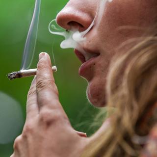 Le cannabis augmente significativement le risque d’infarctus, même chez les hommes jeunes et en bonne santé. © EyeEm Mobile GmbH, iStock