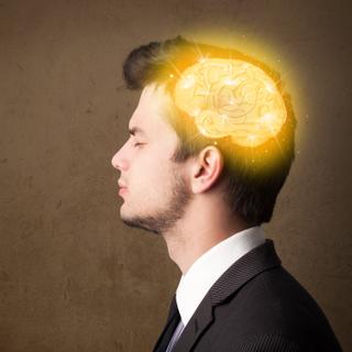 En cas de tumeurs au cerveau, les maux de tête sont fréquents et intenses. © ra2 studio, Adobe Stock