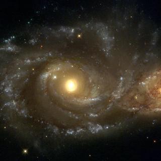 L'archéologie galactique révèle le passé de la Voie lactée, notamment ses collisions. Image obtenue par le télescope spatial Hubble&nbsp;montrant les galaxies NGC 2207 et IC 2163 en interaction gravitationnelle. © Nasa