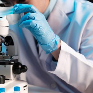 Et si un simple don de sang aidait à éliminer des toxines invisibles ? © Perawitt, Boonchu, iStock