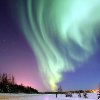 Aurora boreal sobre Bear Lake, Alasca. Aurora Boreal sobre Bear Lake na Base Aérea de Eielson, Alasca. © Wikipédia, DP