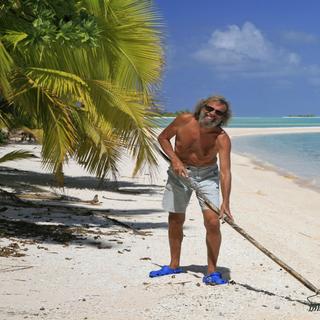 Antoine trabalhando no arquipélago de Tuamotu. Os principais atóis são Anaa, Manihi, Rangiroa, Fakarava, Hao, Makemo, Tikehau e Mataiva. © Antônio