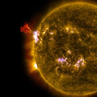 O Sol visto do Soho. APOD, 20/06/2004 Imagem obtida pelo satélite Soho.