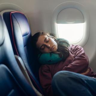 Voici pourquoi vous n’arrivez jamais à dormir en avion et comment changer cela. ©&nbsp;ArtistGNDphotography, iStock