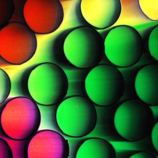 Caixa de canudos fluorescentes. © Dave Gough, CC by-nc 2.0