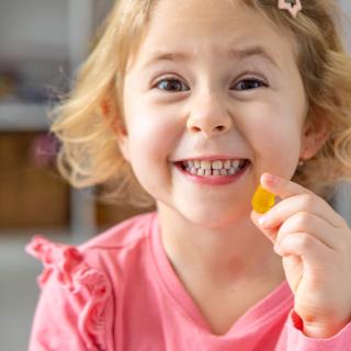 Efficaces contre le TDAH&nbsp;des enfants, les gummies au safran&nbsp;? Les études sont prometteuses, mais ne permettent pas encore de l'affirmer… © yanadjan, Adobe Stock