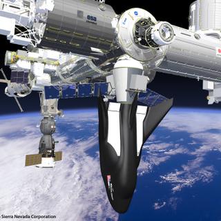 La version cargo du Dream Chaser de Sierra Nevada a décroché une partie du deuxième contrat de ravitaillement en fret de la Station spatiale internationale qu&#39;elle pourra ravitailler au côté du Dragon de SpaceX et du Cygnus d&#39;Orbital.&amp;nbsp;© Sierra Nevada