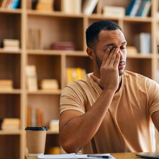 Découvrez l’astuce méconnue pour un écran plus doux et un meilleur confort visuel. © Prostock-Studio, iStock