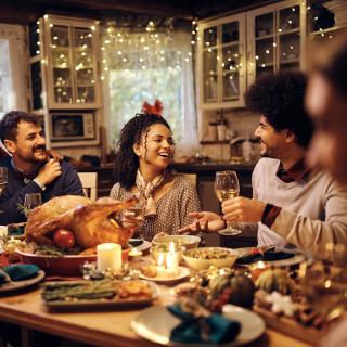 Faire la fête ? Un bénéfice sous trois conditions. ©&nbsp;&nbsp;Drazen, Adobe Stock&nbsp;