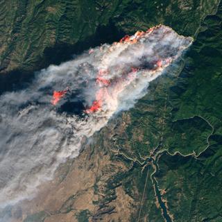 L'incendie infernal de Paradise capturé en image par un satellite. © Nasa