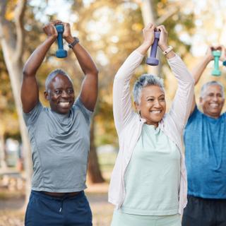 Um estudo americano recente mostra que o exercício físico fortalece a barreira protetora do cérebro, que fica enfraquecida com a idade. Ao limitar a permeabilidade e a inflamação, a atividade física pode ajudar a retardar o declínio cognitivo. © Wesley JvR/peopleimages.com, Adobe Stock