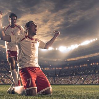Les footballeurs de haut niveau excellent non seulement physiquement, mais aussi cognitivement, avec des capacités cérébrales plus avancées que la moyenne. © haizon, Adobe Stock