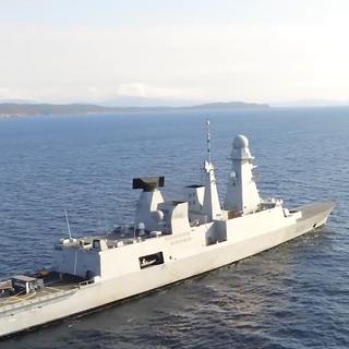 Le canon laser a pu détruire ses cibles de façon systématique et avec une grande précision sur la frégate Forbin. © Marine nationale