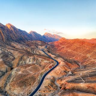 Durante vários anos, o regime iraniano aproveitou o relevo impressionante que caracteriza o país para esconder e proteger as suas instalações nucleares e sensíveis. Aqui as montanhas Zagros. © Lucas, Adobe Stock