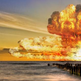 Bombardeio cósmico, guerra nuclear, meteorito gigante, fome global... O fim do mundo chegará amanhã? © fotolia