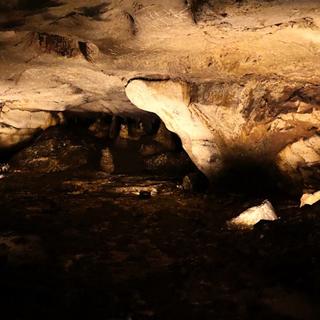 Vue d'ensemble du sanctuaire romain aménagé au cœur de la grotte de Cova Dones. © Université d'Alicante