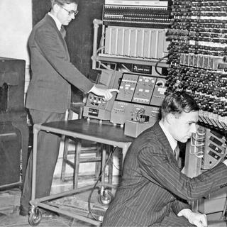 Você usa IA todos os dias, mas conhece os gênios que a imaginaram? © Arquivos Nacionais, EUA