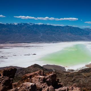 Le lac Manly s'est reformé dans la Vallée de la Mort après des pluies records. © Lizette, Adobe Stock