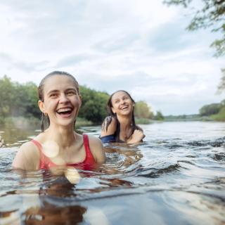 A ameba “comedora de cérebros” prolifera em água doce e quente, rica nas bactérias que ingere. © master1305, Adobe Stock