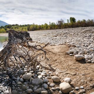 Le déclin généralisé du stockage mondial de l'eau dans les&nbsp;lacs est relaté dans une étude. ©&nbsp;Gilles-Barattini, Abobe Stock