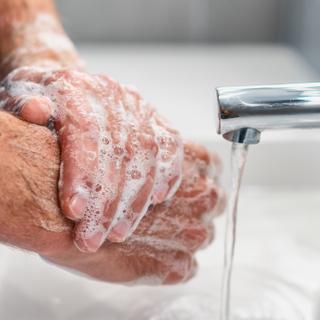 Se laver les mains est essentiel pour se protéger de l'épidémie de coronavirus. © Maridav, Adobe Stock