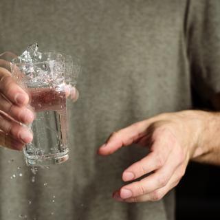 A distonia é um distúrbio muscular subdiagnosticado e incapacitante. © Алексей Коза, Adobe Stock