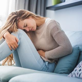 Diante do aumento das doenças inflamatórias intestinais crônicas e da resistência aos antibióticos, compreender as defesas naturais do intestino torna-se crucial. Uma equipe de pesquisadores descobriu uma pista promissora no coração da mucosa intestinal. © leszekglasner, Adobe Stock