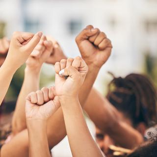O novo relatório do Cliccs é mais alarmante que o de 2021. Foto: demonstração por mais ações para combater o aquecimento global. © Jesse B/peopleimages.com, Adobe Stock