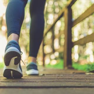 Marcher 10.000 pas par jour est-il vraiment nécessaire ? © zphoto83, Adobe Stock