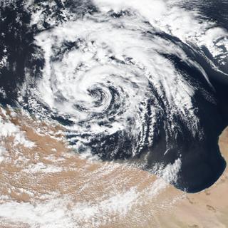 O médico chamado Jolina (ou Samuel) na costa da Líbia na tarde desta terça-feira. © NASA